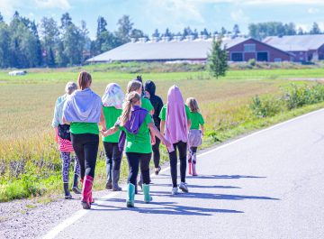 Barnen bekantar sig med närmat på sommarens matskolor featured image